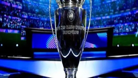 “全面扩大高校学生医保参保覆盖面”